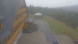 Parkoviště a hlavní vchod