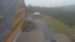 Parkoviště a hlavní vchod