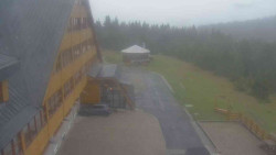 Parkoviště a hlavní vchod