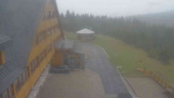 Parkoviště a hlavní vchod