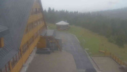 Parkoviště a hlavní vchod