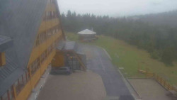 Parkoviště a hlavní vchod