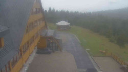 Parkoviště a hlavní vchod
