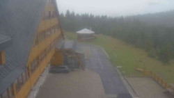 Parkoviště a hlavní vchod