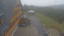 Parkoviště a hlavní vchod