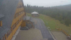 Parkoviště a hlavní vchod