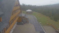 Parkoviště a hlavní vchod