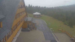 Parkoviště a hlavní vchod