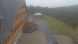 Parkoviště a hlavní vchod