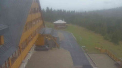 Parkoviště a hlavní vchod