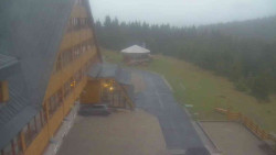 Parkoviště a hlavní vchod