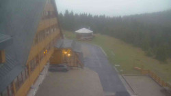 Parkoviště a hlavní vchod