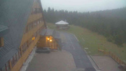Parkoviště a hlavní vchod