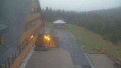 Parkoviště a hlavní vchod