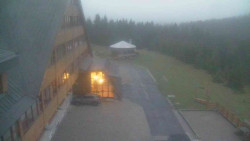 Parkoviště a hlavní vchod