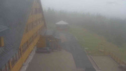 Parkoviště a hlavní vchod