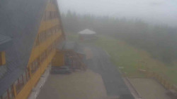 Parkoviště a hlavní vchod