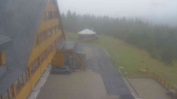 Parkoviště a hlavní vchod