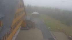Parkoviště a hlavní vchod