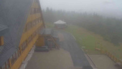 Parkoviště a hlavní vchod