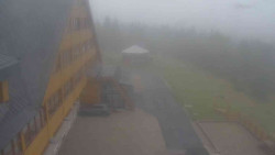 Parkoviště a hlavní vchod