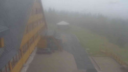 Parkoviště a hlavní vchod