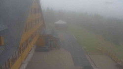 Parkoviště a hlavní vchod