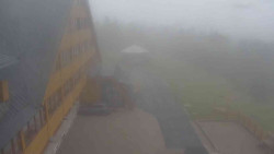 Parkoviště a hlavní vchod