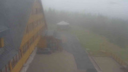 Parkoviště a hlavní vchod