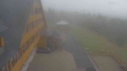 Parkoviště a hlavní vchod