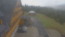 Parkoviště a hlavní vchod