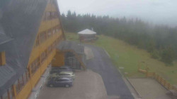Parkoviště a hlavní vchod