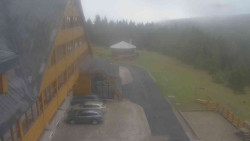Parkoviště a hlavní vchod
