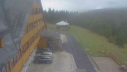 Parkoviště a hlavní vchod