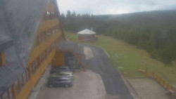 Parkoviště a hlavní vchod