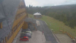 Parkoviště a hlavní vchod