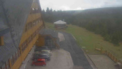 Parkoviště a hlavní vchod