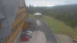 Parkoviště a hlavní vchod