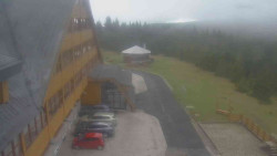 Parkoviště a hlavní vchod