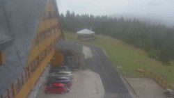 Parkoviště a hlavní vchod