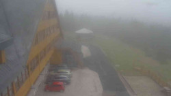Parkoviště a hlavní vchod