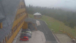 Parkoviště a hlavní vchod