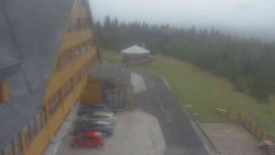 Parkoviště a hlavní vchod