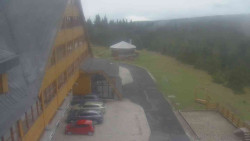 Parkoviště a hlavní vchod