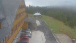 Parkoviště a hlavní vchod
