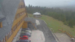 Parkoviště a hlavní vchod