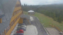 Parkoviště a hlavní vchod