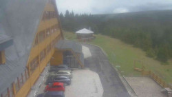 Parkoviště a hlavní vchod
