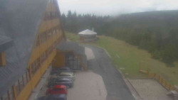 Parkoviště a hlavní vchod