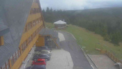 Parkoviště a hlavní vchod